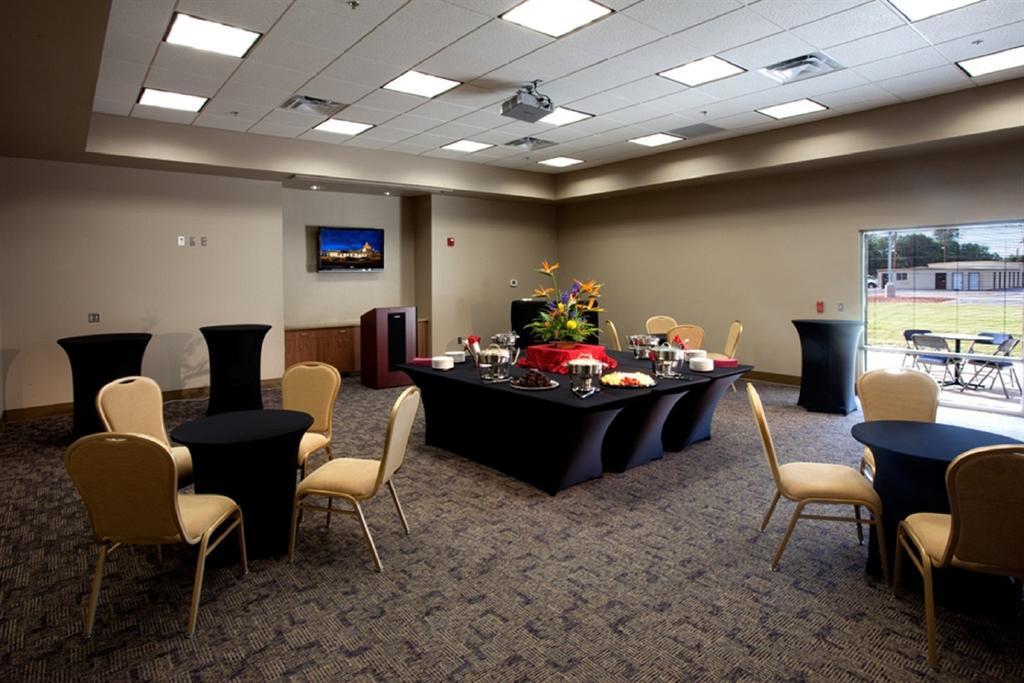 Spark By Hilton Artesia Restaurant photo